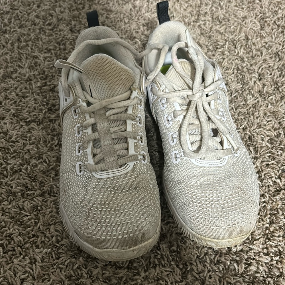 Nike volleyball shoes size 6!